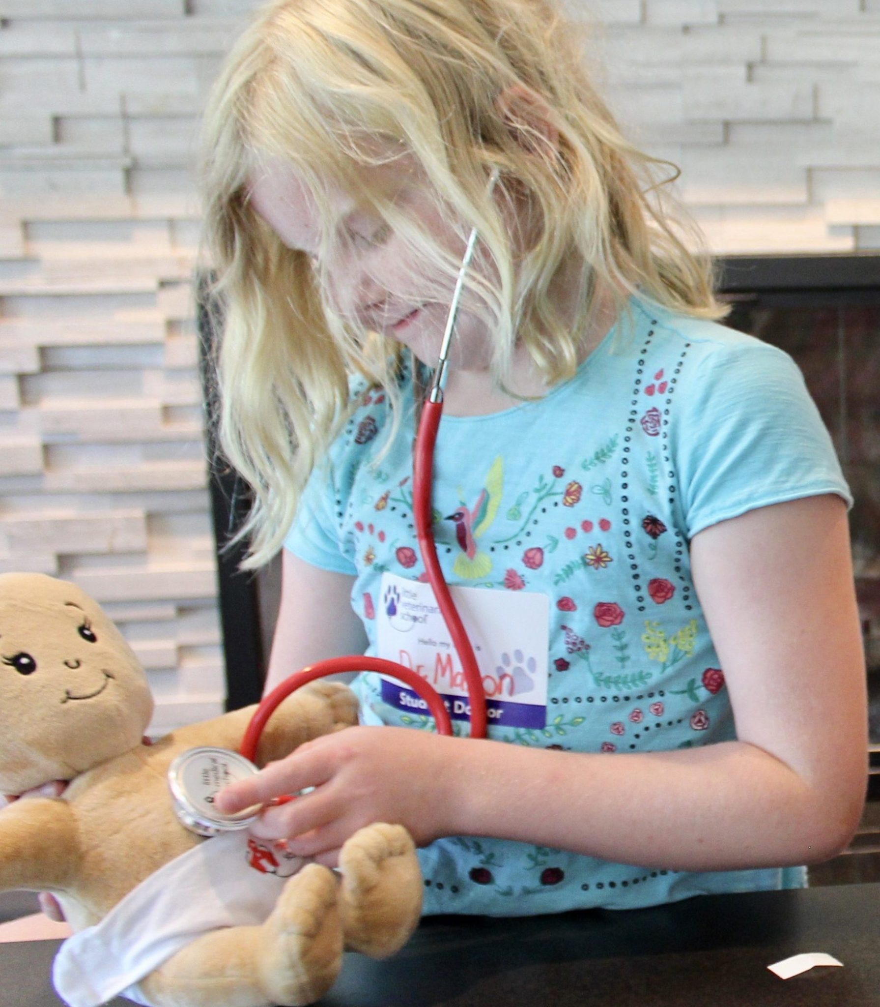 A kid learning about medicine and STEAM at a Little Medical School program.